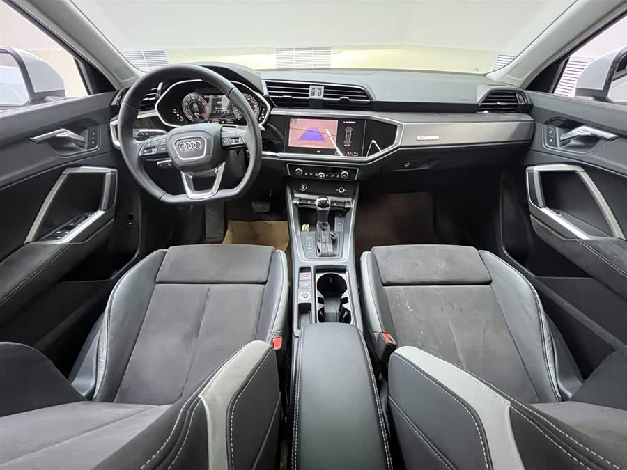 Audi Q3 2021 car image #9