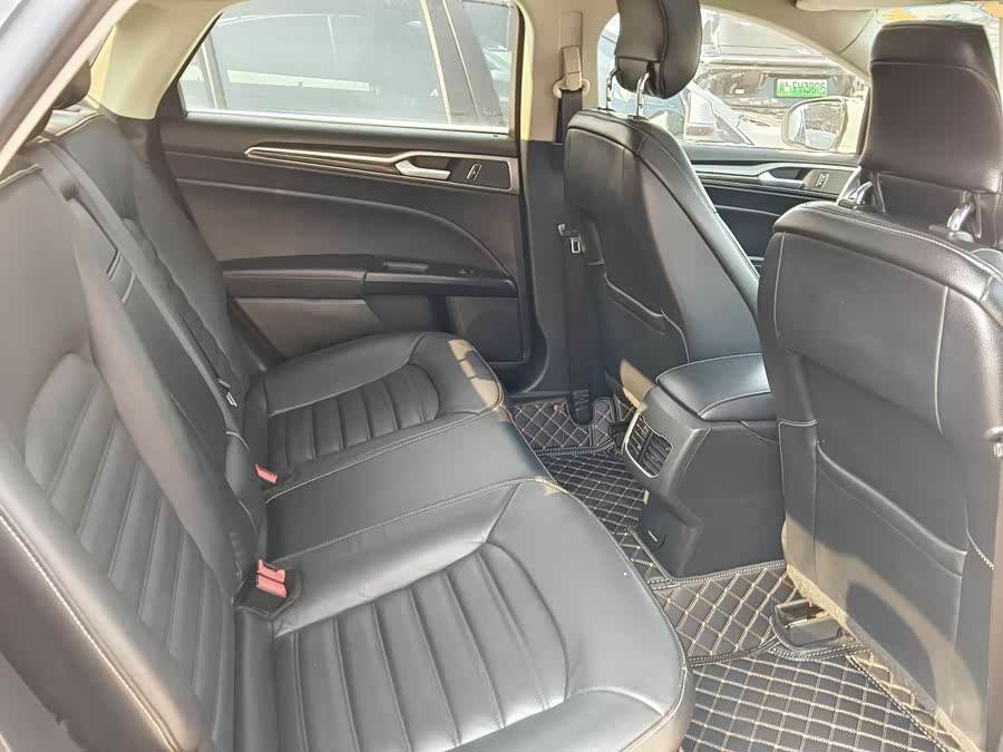 Ford Mondeo 2017 car image #9