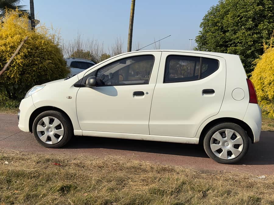 Suzuki 2013 car image #9