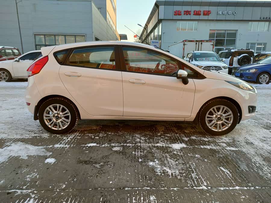 Ford Fiesta 2015 #9 Ford Fiesta 2015 immagine di auto #9