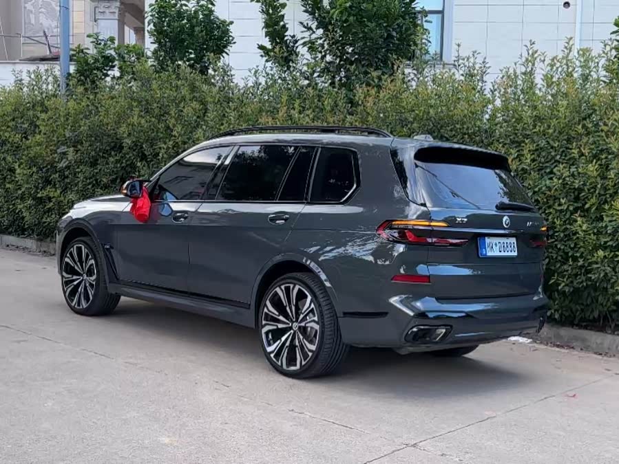 BMW X7 2025 immagine di auto #9