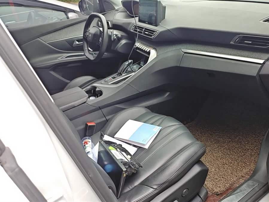 Peugeot 5008 2018 car image #9