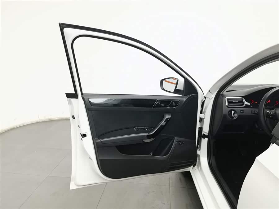 Santana 2022 car image #9