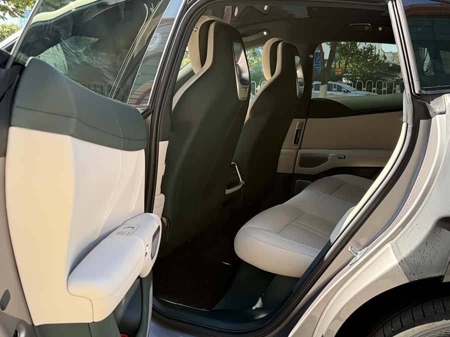 MI YU7 2025 immagine di auto #9