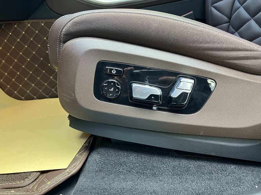 BMW X5 2023 car image #9