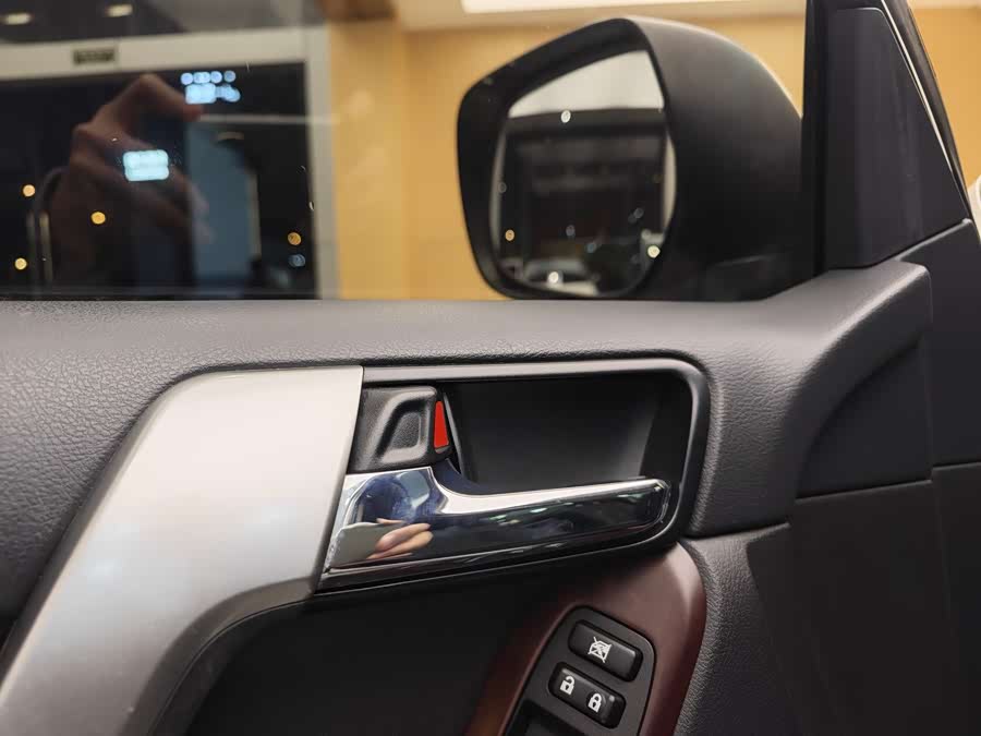 Toyota Land Cruiser Prado 2017 car image #9