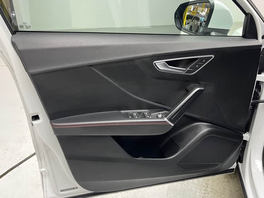 Audi Q2L 2023 car image #9