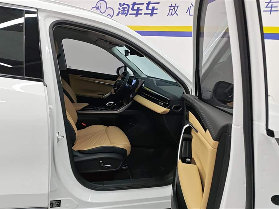 GEELY Boyue L 2023 car image #9