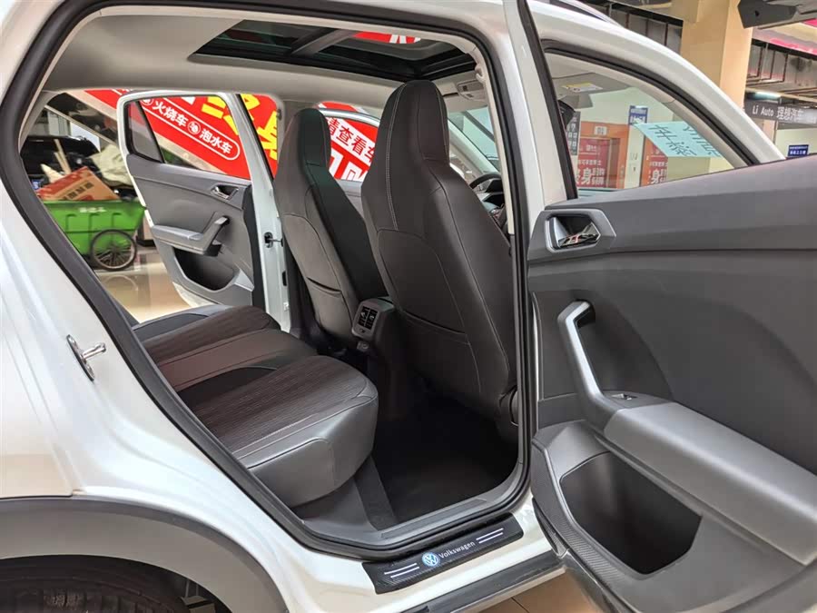 Volkswagen T-Cross 2024 car image #9