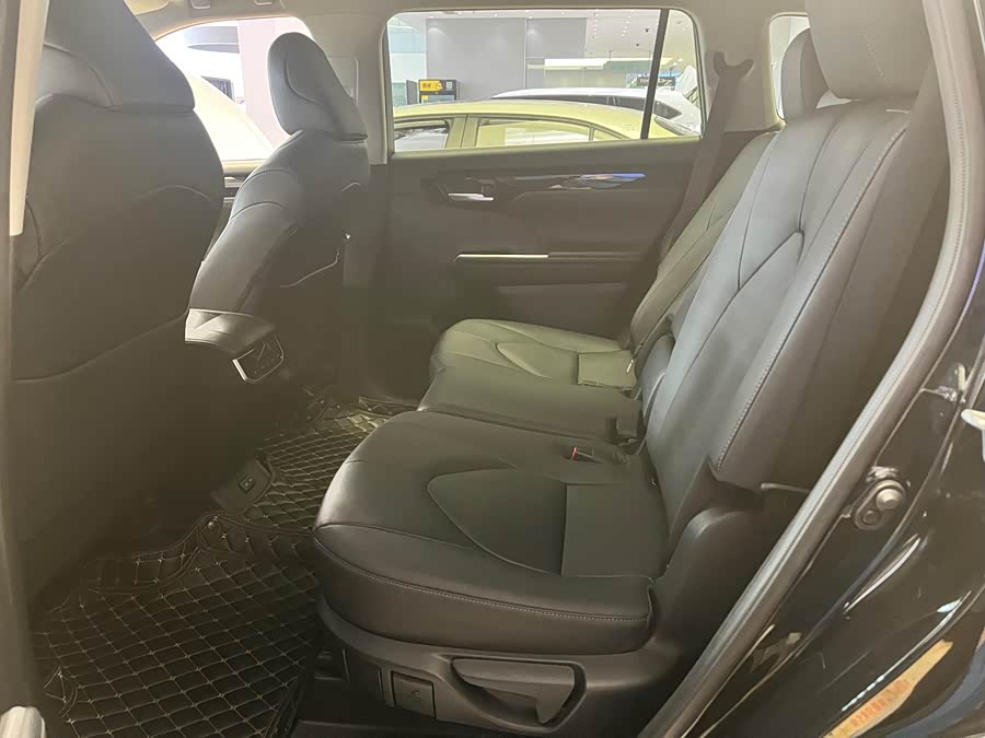 Toyota Highlander 2024 car image #9