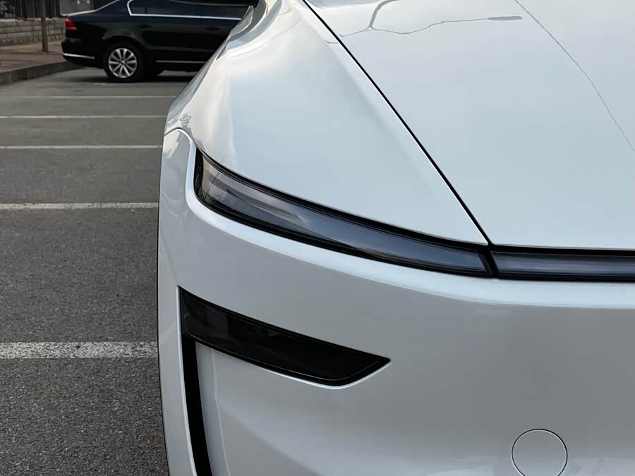 Tesla Model Y 2025 #9 Tesla Model Y 2025 car image #9