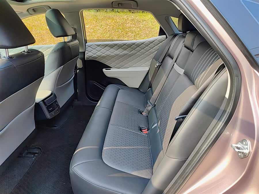 Toyota bZ3 2023 immagine di auto #9