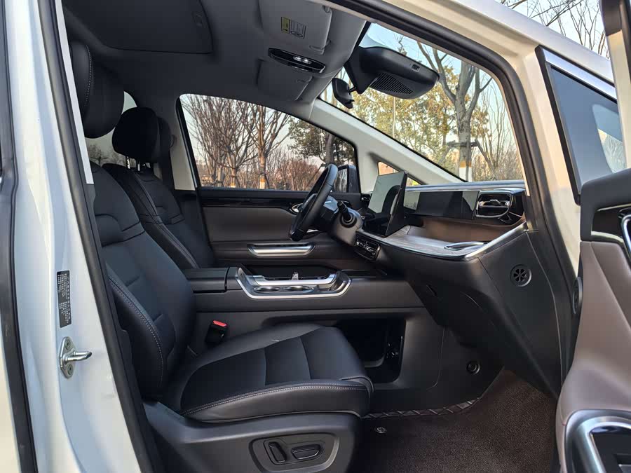 GAC Trumpchi E8 2024 car image #9