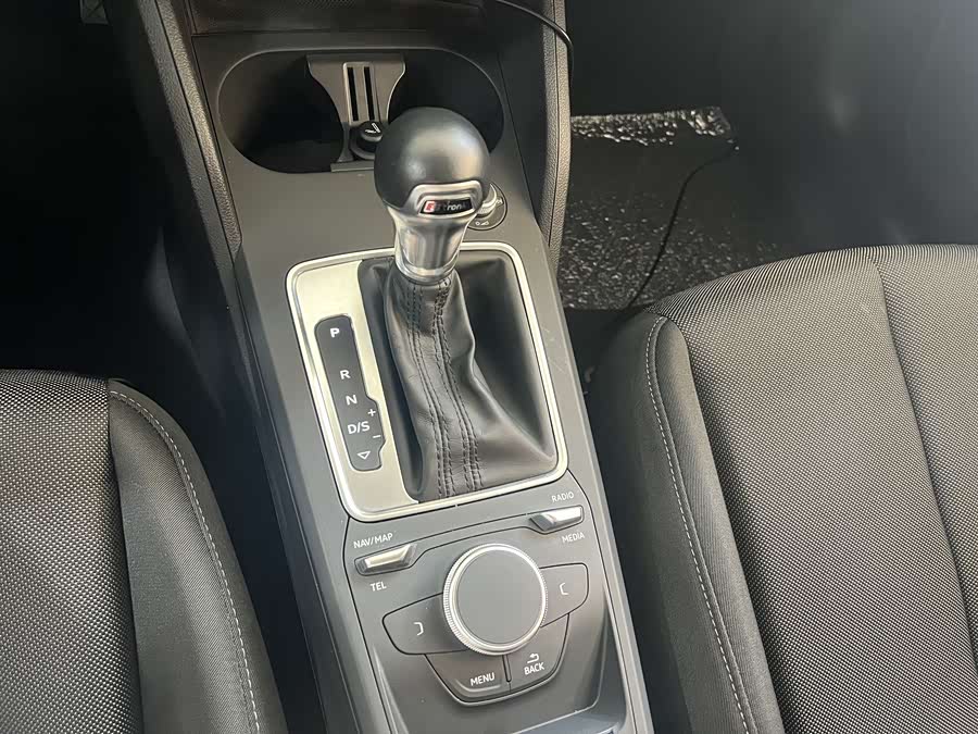 Audi Q2L 2020 car image #9