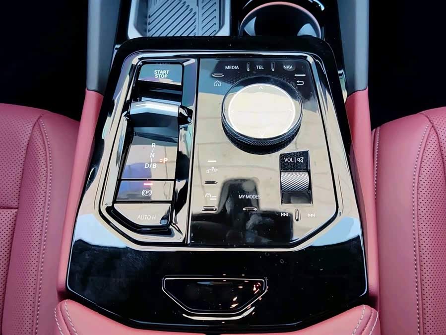 BMW i5 2025 immagine di auto #9