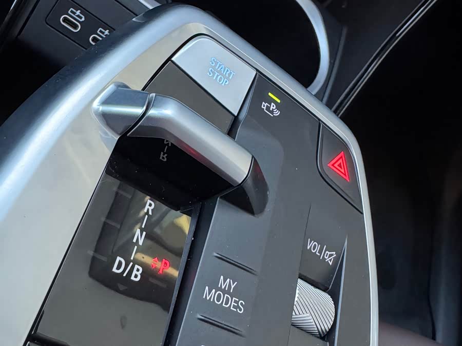 BMW iX1 2025 #9 BMW iX1 2025 car image #9