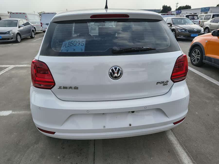 Volkswagen Polo 2016 car image #9