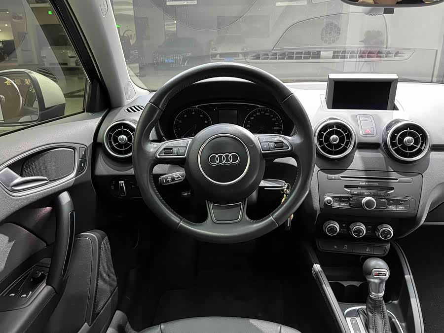 Audi A1 2014 car image #9
