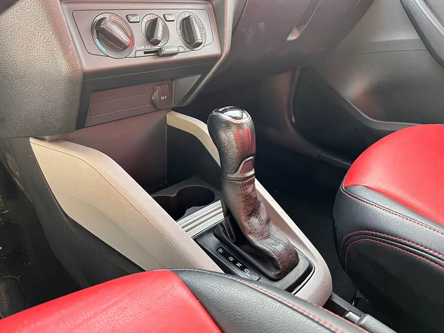 Skoda Fabia 2017 immagine di auto #9