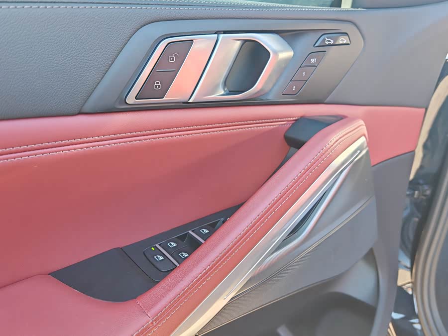 BMW X6 2023 car image #9