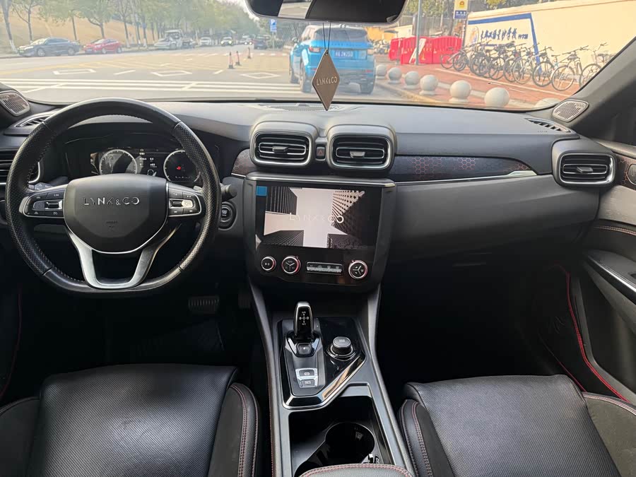 Lynk & Co 03 2019 #9 Lynk & Co 03 2019 car image #9