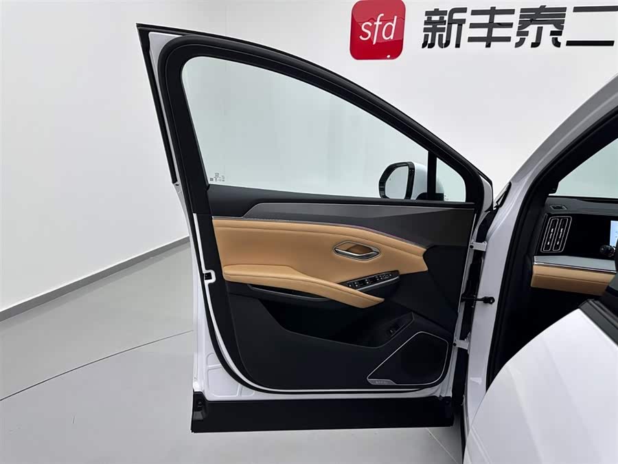 BYD SongL DM-i 2024 car image #9