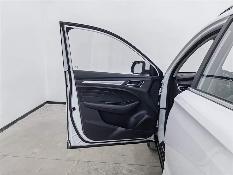 Roewe RX3 2019 изображение автомобиля #9