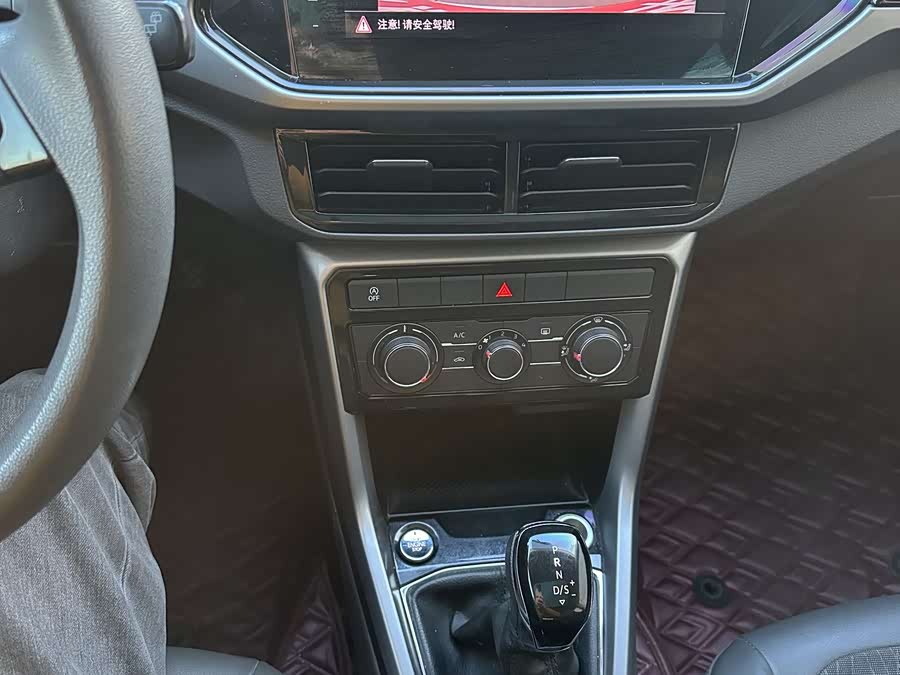Volkswagen T-Cross 2021 car image #9