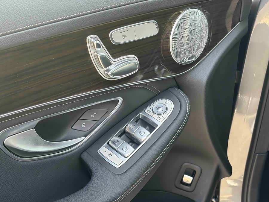 Mercedes-Benz GLC Class 2016 car image #9