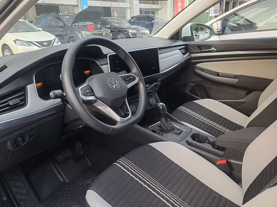 Volkswagen Bora 2023 immagine di auto #9