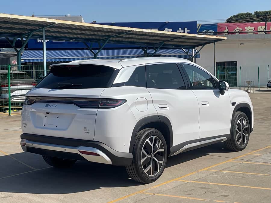 BYD SongL DM-i 2025 #9 BYD SongL DM-i 2025 car image #9