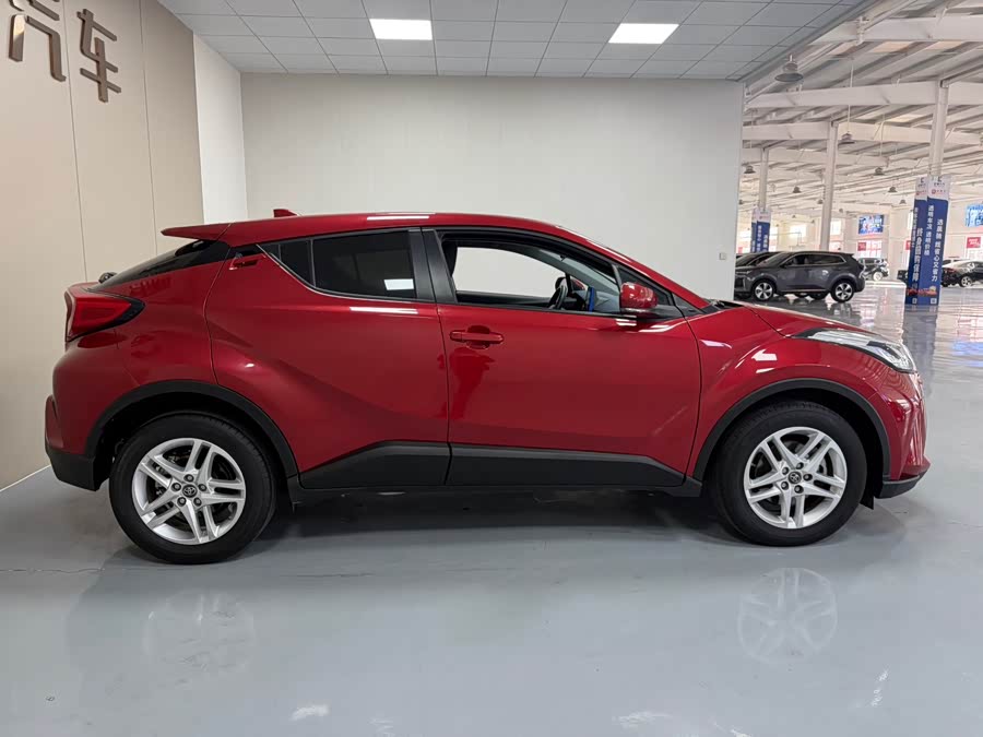 Toyota C-HR 2022 изображение автомобиля #9