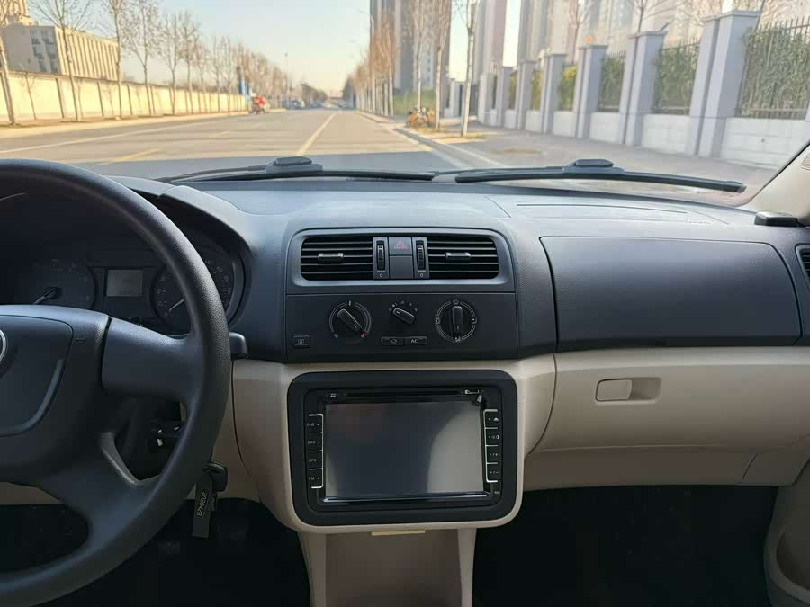 Skoda Fabia 2014 image de voiture #9