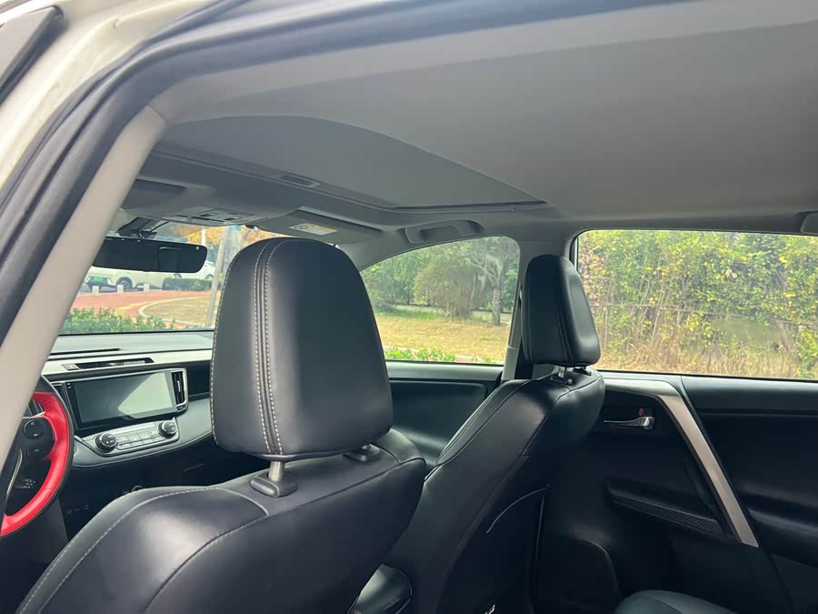 Toyota RAV4 2015 car image #9