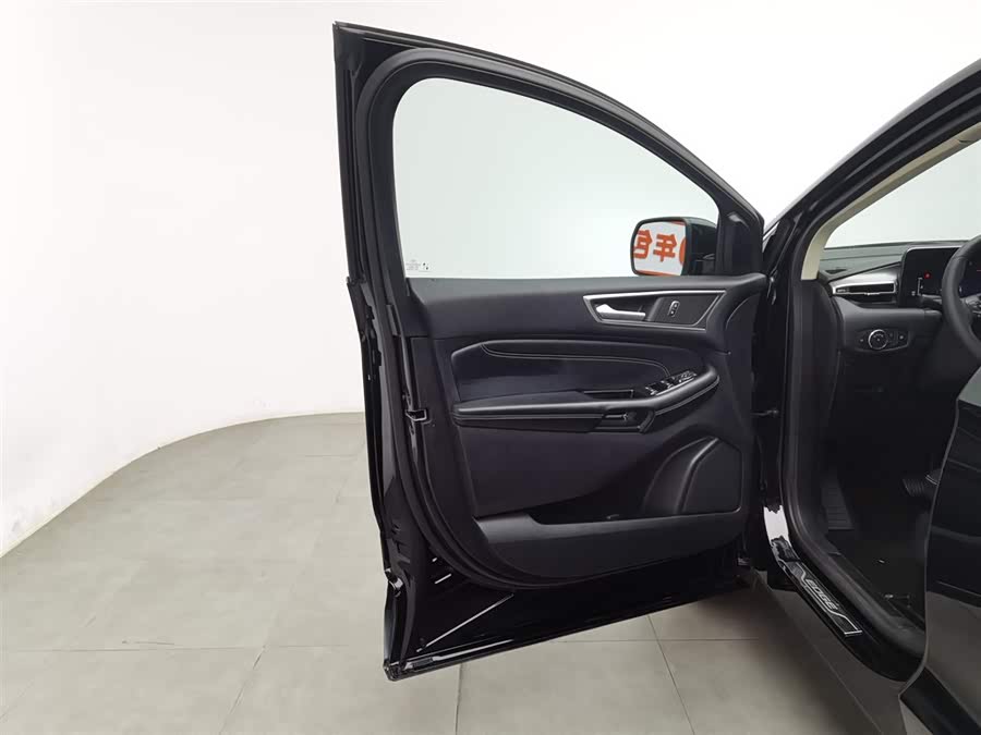 Ford Edge 2021 car image #9