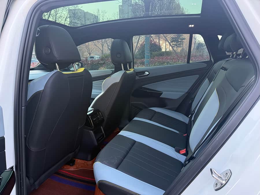 Volkswagen ID.4 X 2025 immagine di auto #9