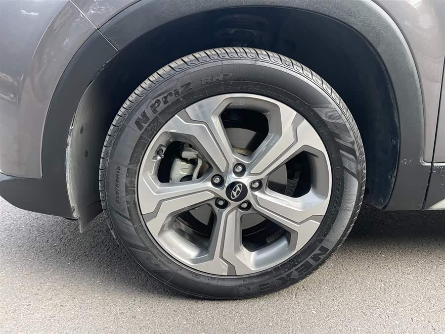 Hyundai Santa Fe 2021 car image #9