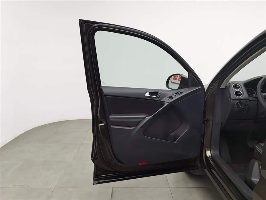 Volkswagen Tiguan 2017 car image #9