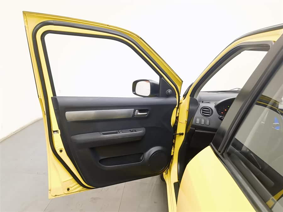 Suzuki Swift 2012 car image #9