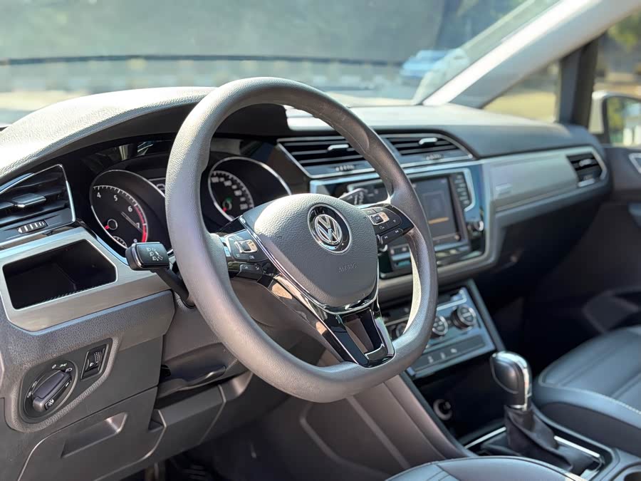 Volkswagen Touran 2019 #9 Volkswagen Touran 2019 car image #9