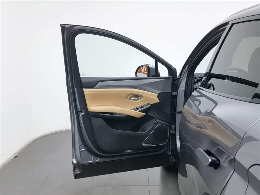 BYD SongL DM-i 2025 car image #9