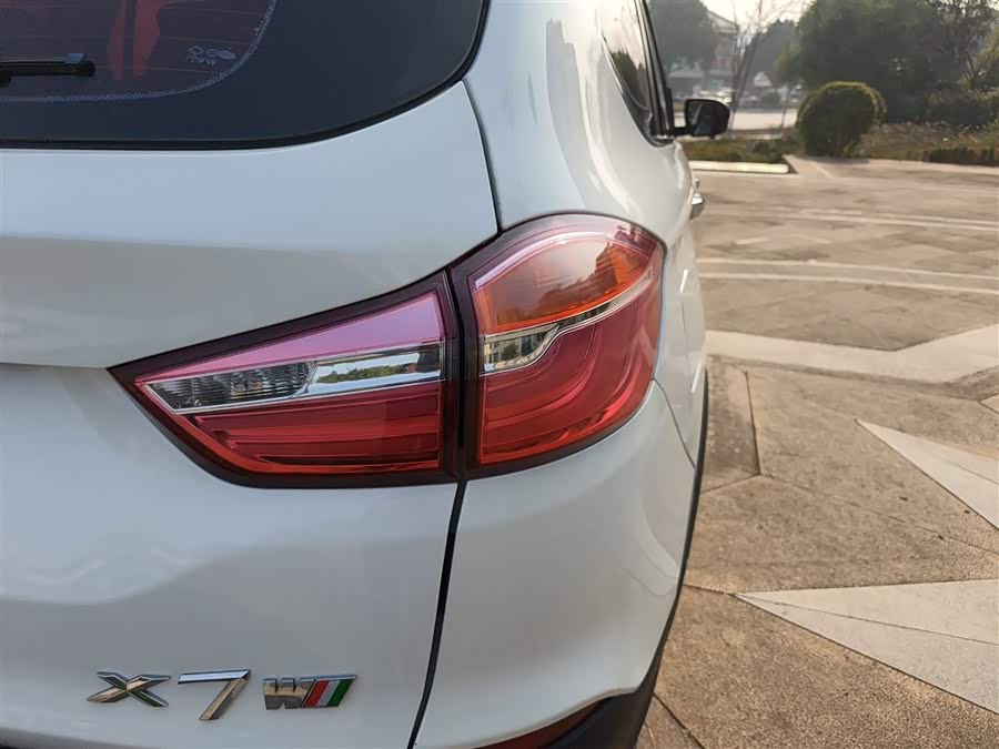 SWM X7 2018 imagen de coche #9