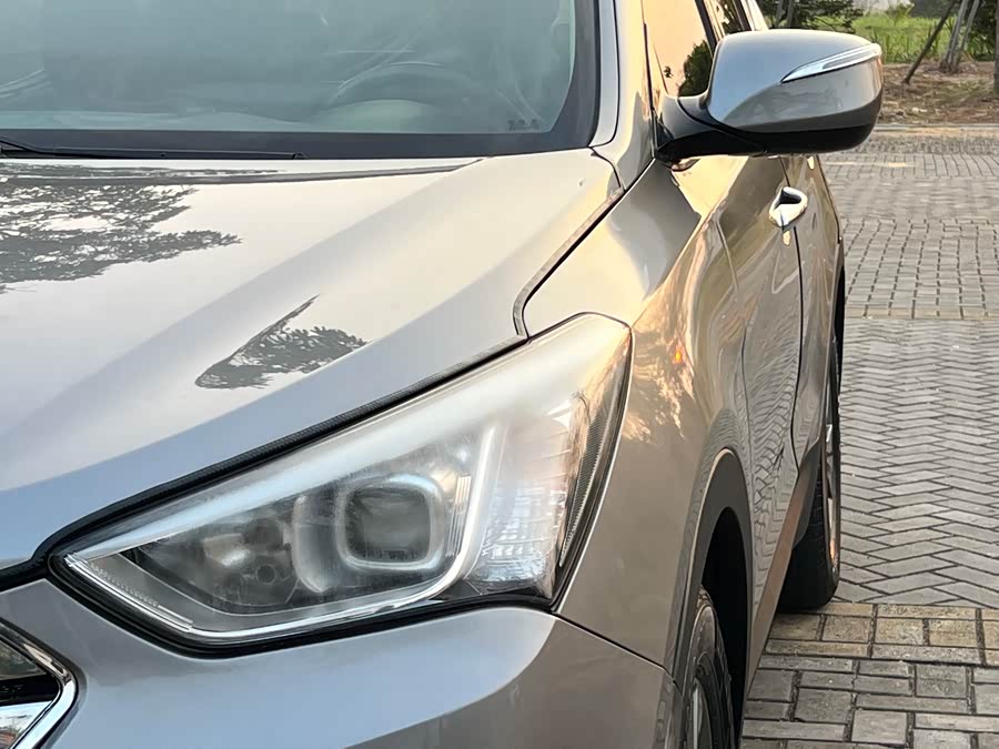 Hyundai Santa Fe 2015 car image #9