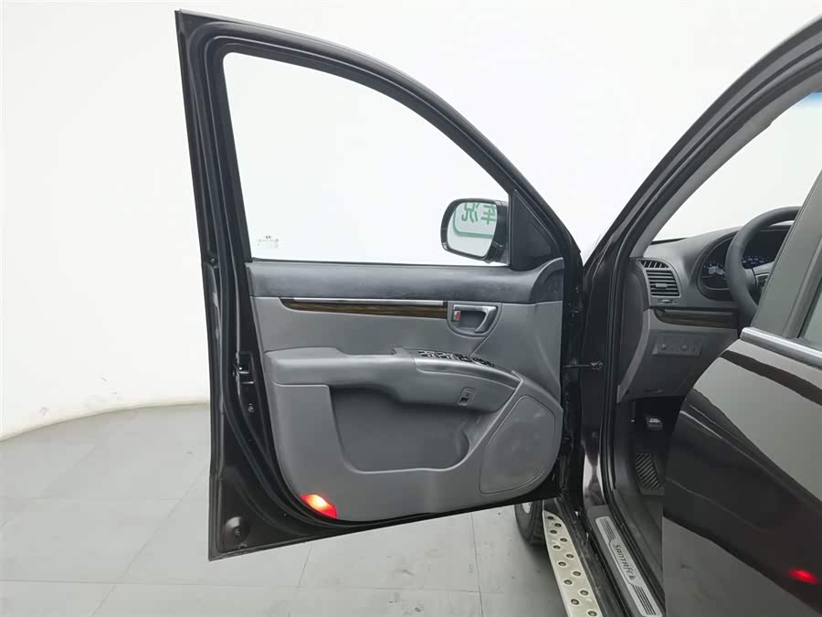 Hyundai Santa Fe Classic 2012 car image #9