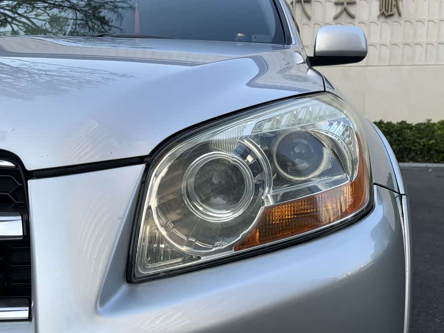 Toyota RAV4 2010 #9 Toyota RAV4 2010 car image #9