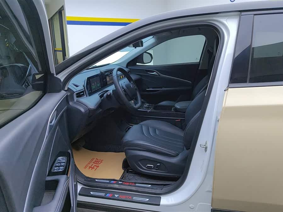 哪吒汽车 哪吒U 2022 #9 哪吒汽车 哪吒U 2022 汽车图片 #9