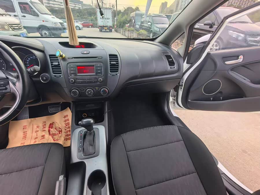 Kia K3 2015 car image #9