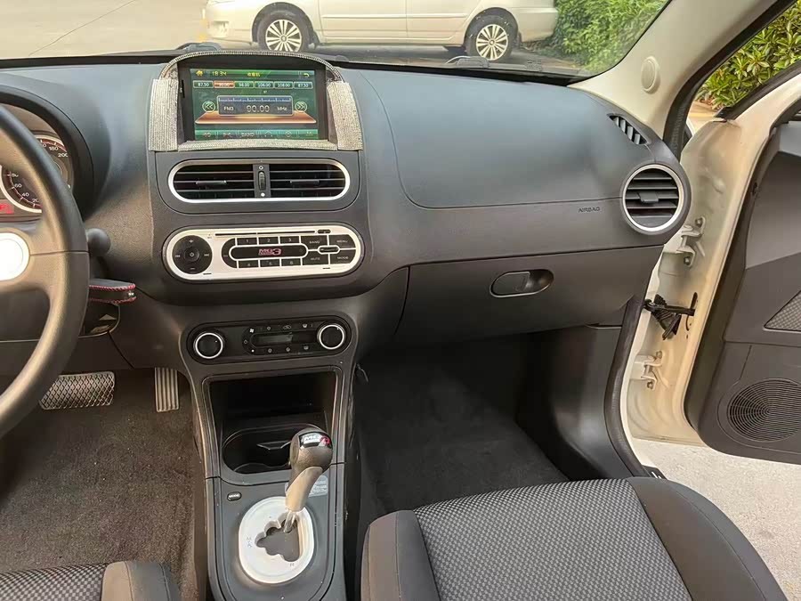 MG 3 2015 car image #9