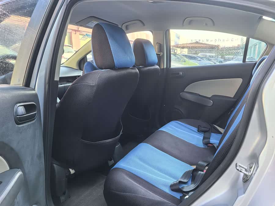 Mazda 2 Sedan 2008 صورة سيارة #9