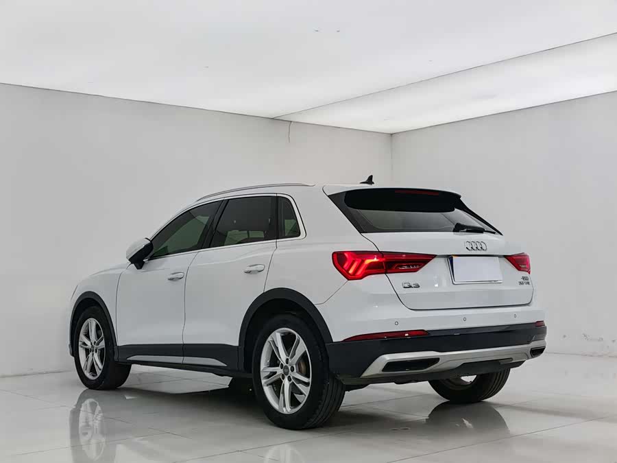 Audi Q3 2020 car image #9